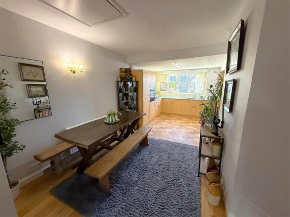 Dining Area B.JPG