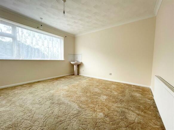 Bedroom 1.jpg