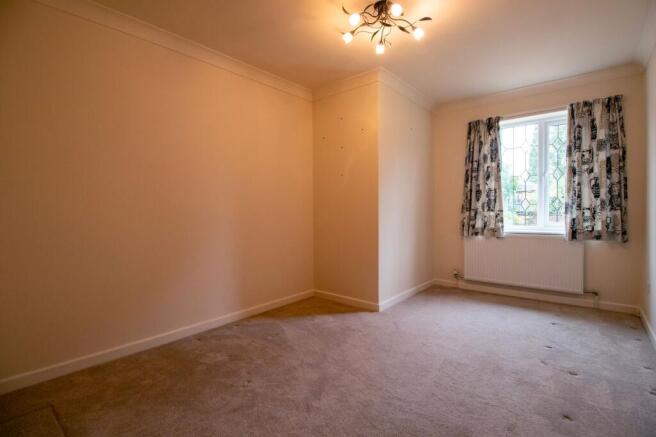 4 bed Detached for sale Image 9