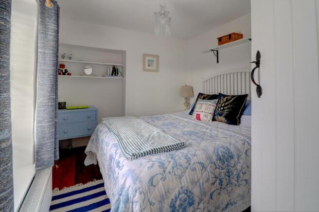 Bedroom 1.jpg