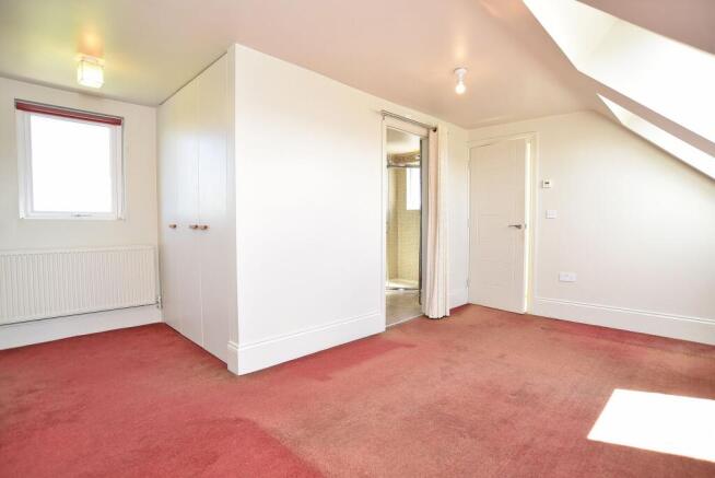 4 bed Semi-Detached for sale Image 9