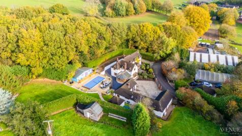 Holly Farm Chorley -5 bedroom country home with a separate 2-bedroom annex.