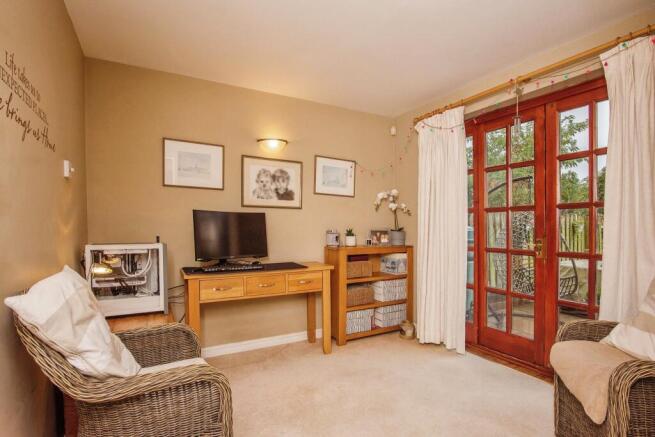 Snug/Dining Room