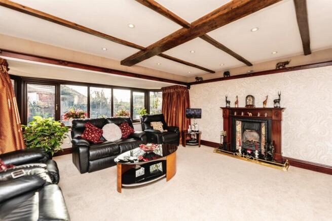 5 bed Detached for sale Image 6