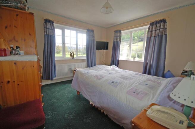 DOUBLE BEDROOM 1