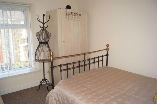 BEDROOM 1 (FRONT)
