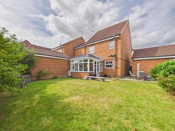 4 bed Link Detached House for sale Image 11