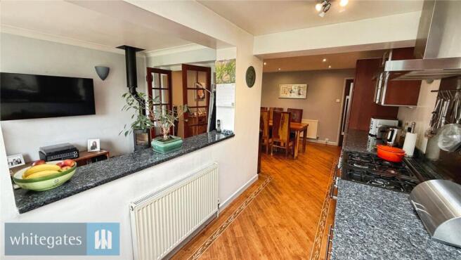 4 bed Detached for sale Image 7