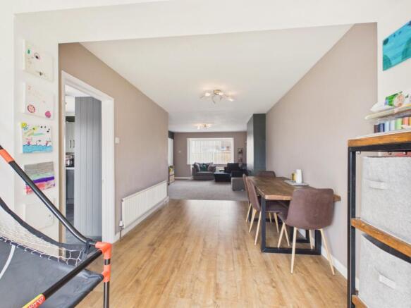 3 bed Semi-Detached for sale Image 6