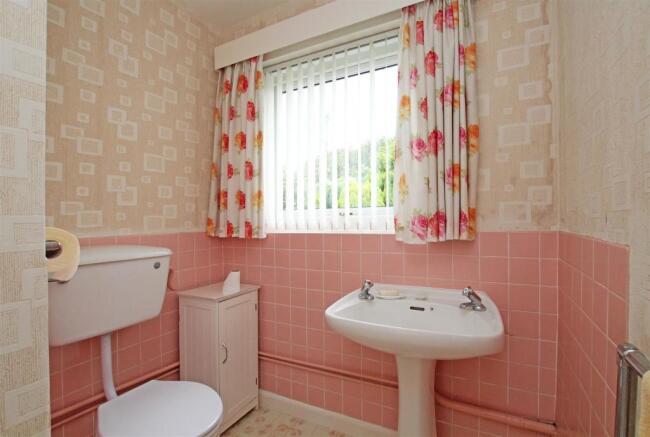 49BR - Cloakroom.jpg