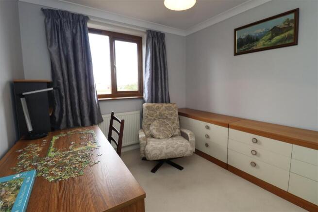 4 bed Detached for sale Image 9