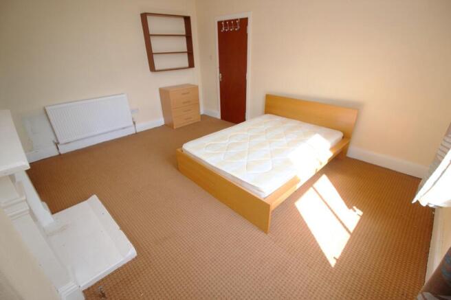 8 bed House to rent Image 11