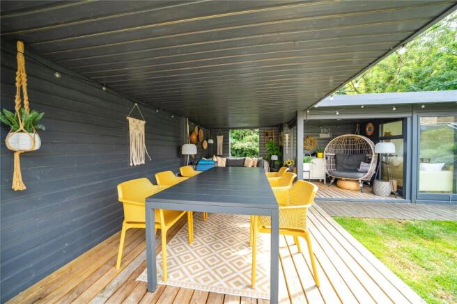 5 bed Detached for sale Image 7