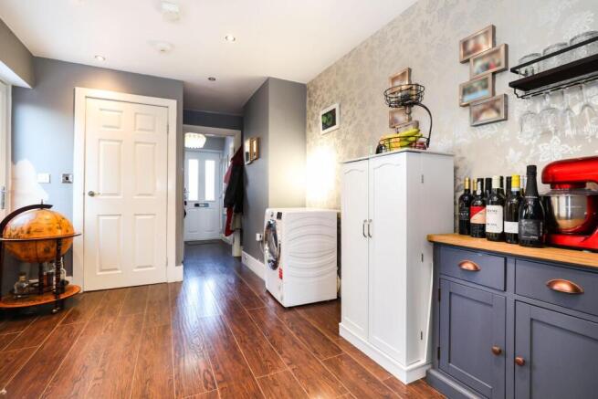 3 bed Semi-Detached for sale Image 6