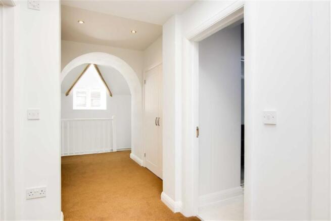 FIRST FLOOR LANDING