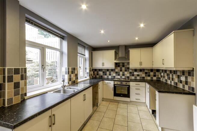 3 bed Semi-Detached to rent Image 5