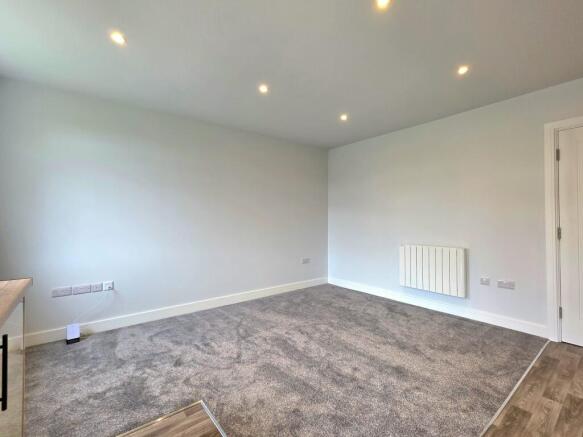 2 bed Semi-Detached Bungalow to rent Image 12