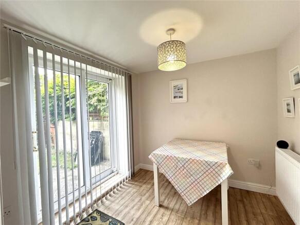 3 bed Detached to rent Image 4