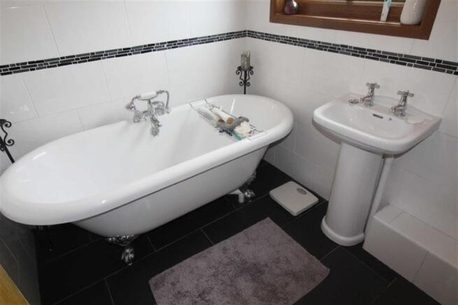 BATHROOM L SHAPED
