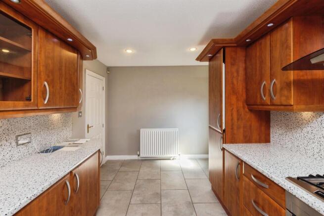 4 bed Detached for sale Image 4