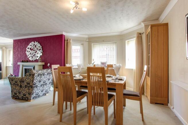Lounge/Dining Room
