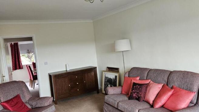 4 bed Detached to rent Image 4