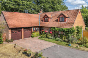 10, Orchard End, Rowledge, Farnham GU10 4EE