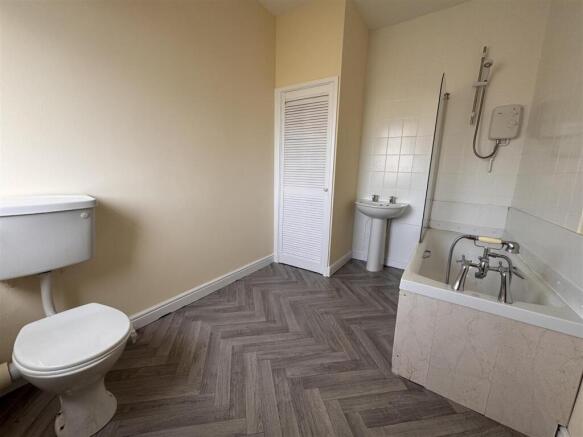 2 bed Terraced to rent Image 9