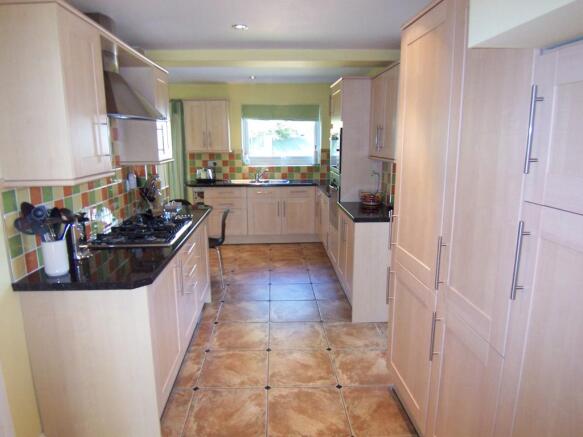 KITCHEN/BREAKFAST RM