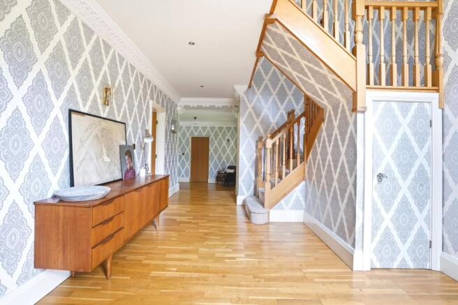6 bed Detached for sale Image 12