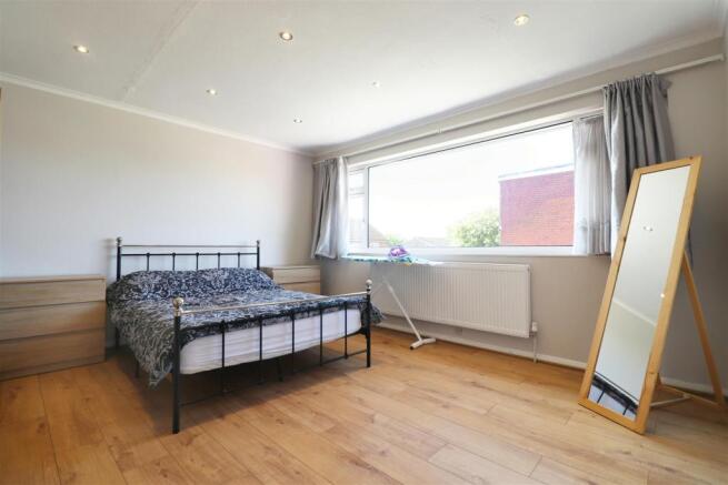 Bedroom 1.jpg