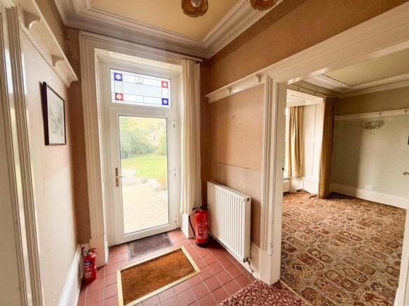 6 bed Semi-Detached for sale Image 4