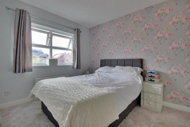 3 bed Link Detached House for sale Image 12