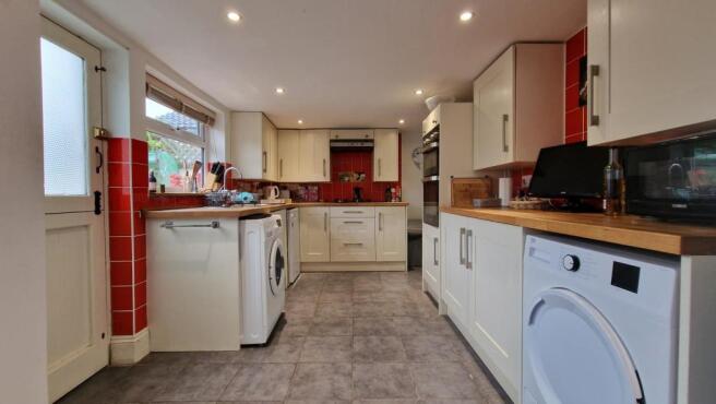 KITCHEN / BREAKFAST ROOM