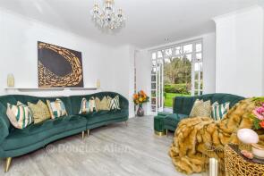 Flat 2, 63a Catiline Court, Main Road, Romford RM2 5EE