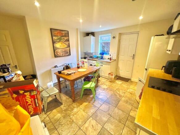 5 bed Terraced to rent Image 7