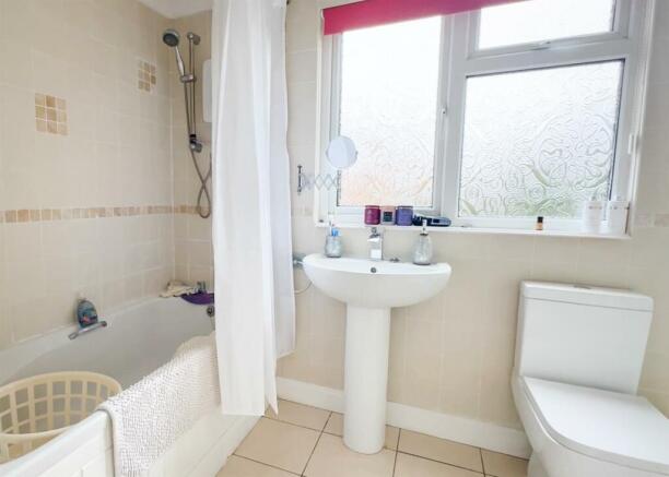 FAMILY BATHROOM