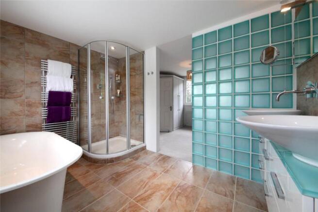 Bedroom: Rg42