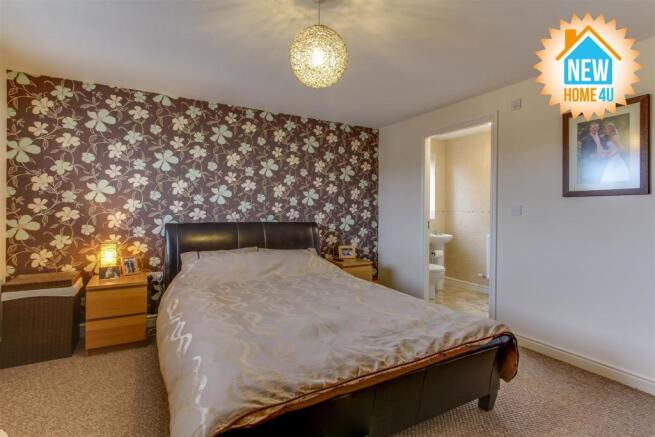 MAIN BEDROOM: