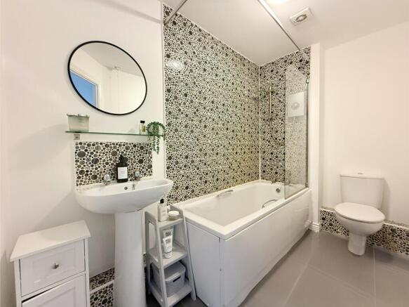 2 bed Apartment for sale Image 12