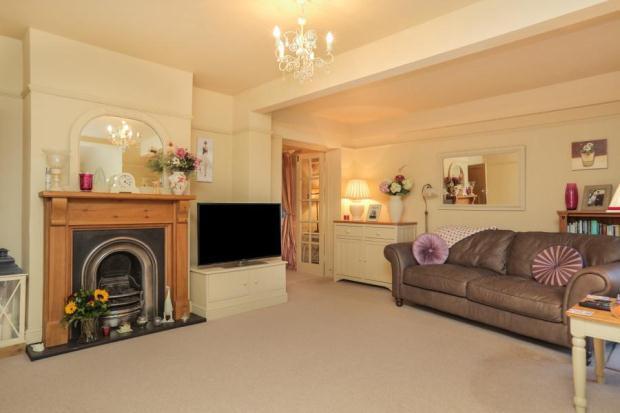 LIVING ROOM AREA