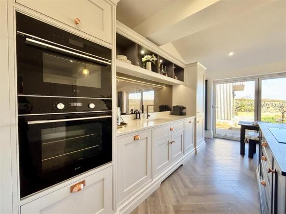 3 bed Semi-Detached for sale Image 7