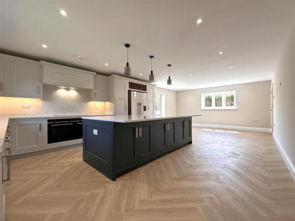 Sublime Open-Plan Dining Kitchen 589