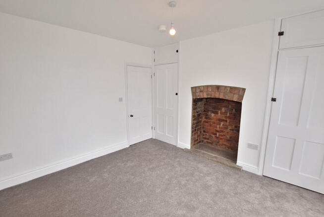 2 bed Ground Flat to rent Image 4