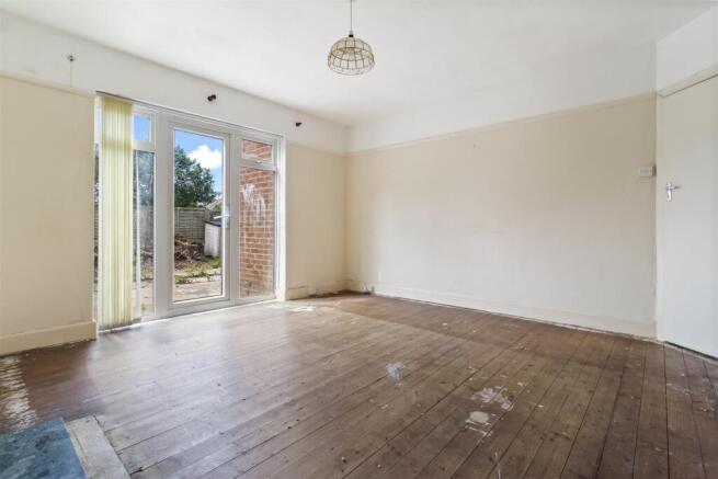 10 Chesham Close-006.JPG