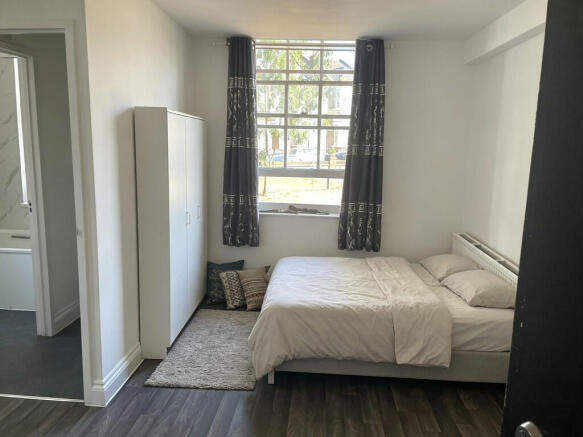 Cozy Bedroom Desi...