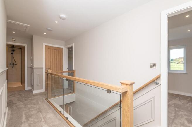 5 bed Detached for sale Image 10