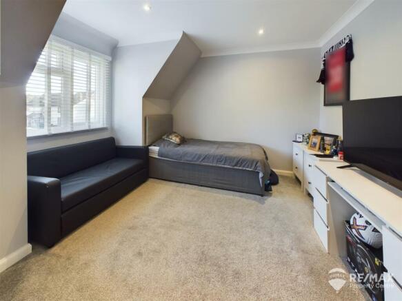 Bedroom 2 (2).jpg