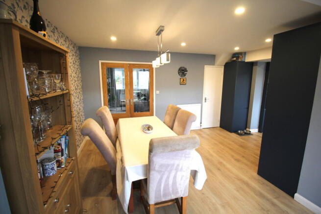 4 bed Semi-Detached for sale Image 9