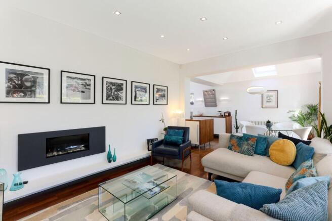 4 bed Detached for sale Image 9